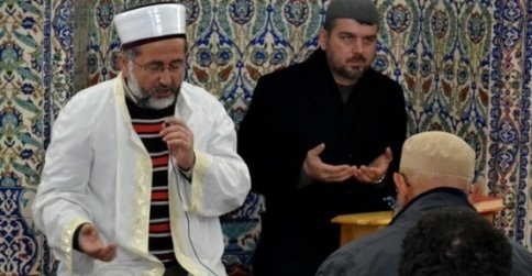 Akyazı'da Mevlid Kandili Gecesi Camiler Doldu