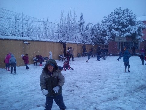 Kar Yağdı Öğrencilerin Yüzü Güldü