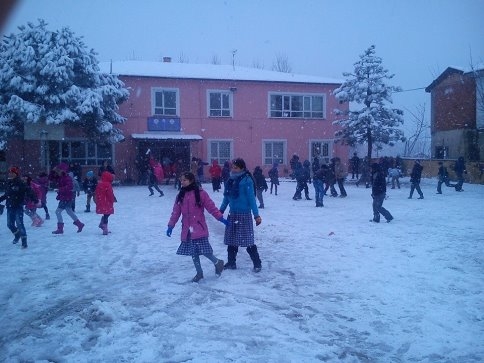 Kar Yağdı Öğrencilerin Yüzü Güldü
