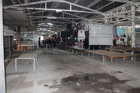 Akyazı'da Yoğun Kar Yağışı Alışveriş Pazarını da Vurdu