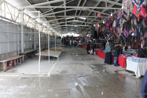 Akyazı'da Yoğun Kar Yağışı Alışveriş Pazarını da Vurdu