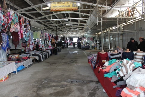 Akyazı'da Yoğun Kar Yağışı Alışveriş Pazarını da Vurdu