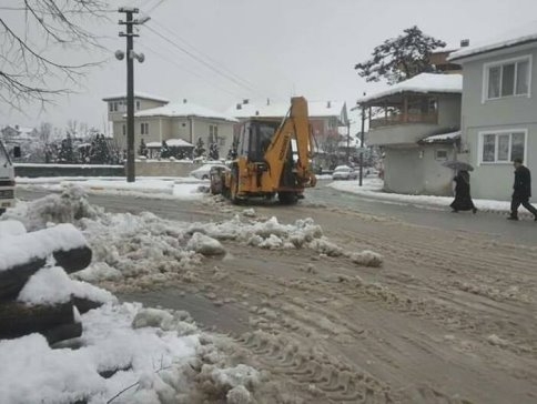 Akyazı'da Kar Mücadelesi 24 Saat Aralıksız Sürüyor