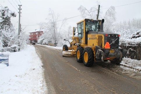 Akyazı'da Kar Mücadelesi 24 Saat Aralıksız Sürüyor