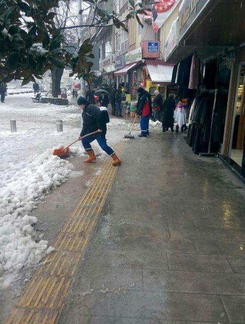 Akyazı'da Kar Mücadelesi 24 Saat Aralıksız Sürüyor