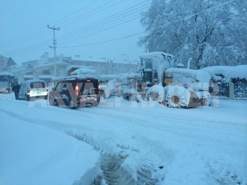 Büyükşehir Belediyesi Araçları Uyuyor Vatandaş Yol Açıyor