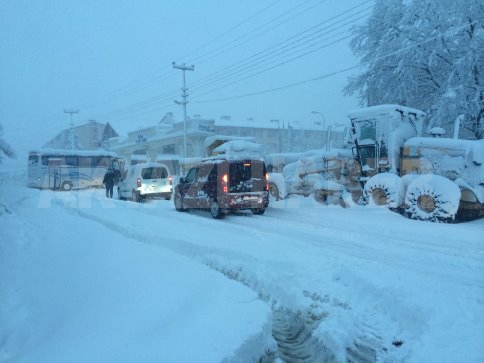 Büyükşehir Belediyesi Araçları Uyuyor Vatandaş Yol Açıyor