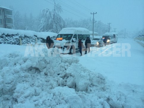 Büyükşehir Belediyesi Araçları Uyuyor Vatandaş Yol Açıyor