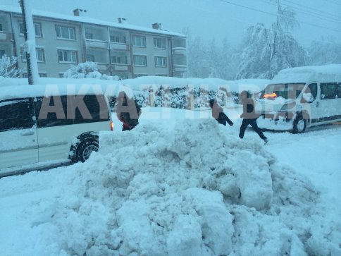Büyükşehir Belediyesi Araçları Uyuyor Vatandaş Yol Açıyor