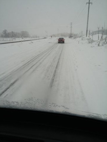 Akyazı Esnafı Kendi Kapısının Önünü Tuzladı 