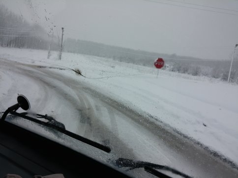 Akyazı Esnafı Kendi Kapısının Önünü Tuzladı 