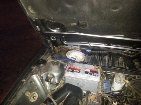 Aracının İçine Fare Zehiri Koydu