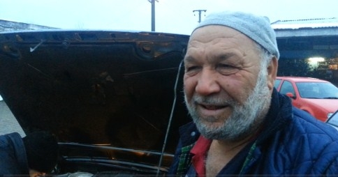 Aracının İçine Fare Zehiri Koydu