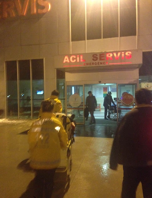 Kayan Araç Yoldan Çıktı 4 Yaralı