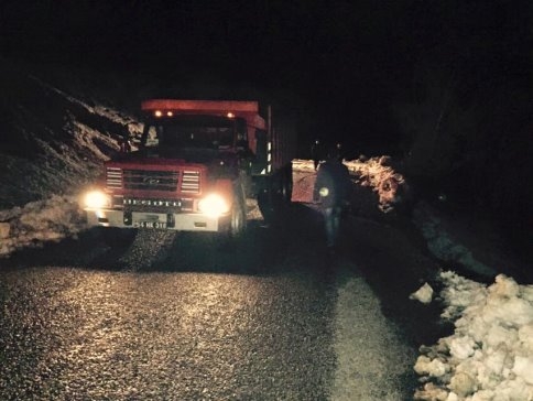 Yeniköy Yolunda Çökme Meydana Geldi