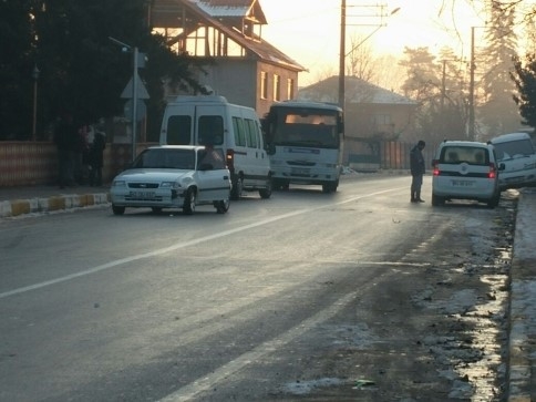 Buzlanma Nedeniyle Trafik Kazaları Meydana Geldi