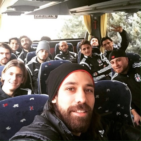 Mustafa Pektemek Sahalara Geri Döndü