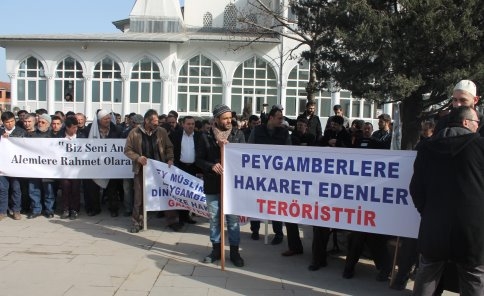 Peygamberimize Yapılan Hakeret’e Dik Duruş Sergilendi