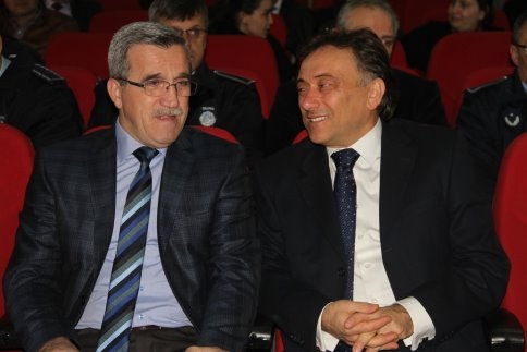 Akyazı Belediyesi Personeline İş Yaşamında Profesyonel Davranış ve Kurum Kültürü Konferansı