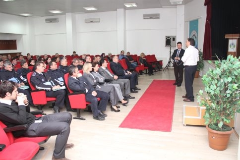 Akyazı Belediyesi Personeline İş Yaşamında Profesyonel Davranış ve Kurum Kültürü Konferansı