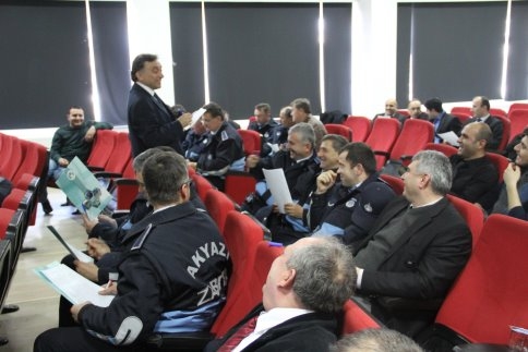 Akyazı Belediyesi Personeline İş Yaşamında Profesyonel Davranış ve Kurum Kültürü Konferansı