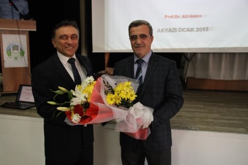 Akyazı Belediyesi Personeline İş Yaşamında Profesyonel Davranış ve Kurum Kültürü Konferansı