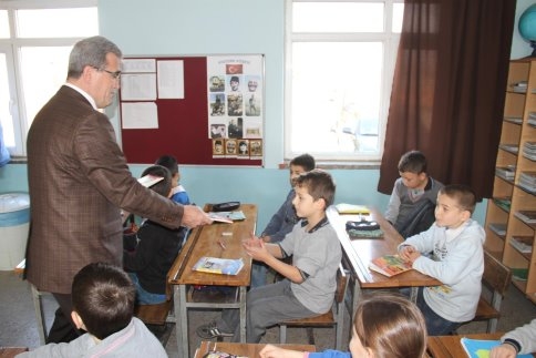 Akyazı Belediye Başkanı Hasan Akcan Yağcılar İlköğretim Okulunu Ziyaret Etti