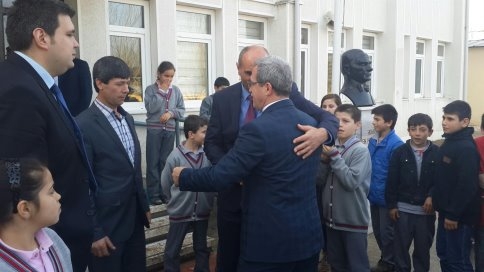 Akyazı Belediye Başkan'ı Hasan Akcan'dan Öğrencilere ve Velilere Karne Mesajı