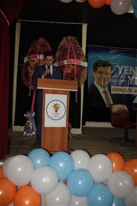 Ak Gençlikte Görev Yunus Emre Kahveci’nin