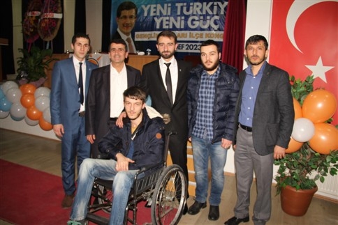 Ak Gençlikte Görev Yunus Emre Kahveci’nin