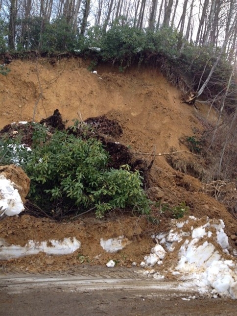 Akyazı Belediyesi Heyelan Bölgelerine Anında Ulaşıyor
