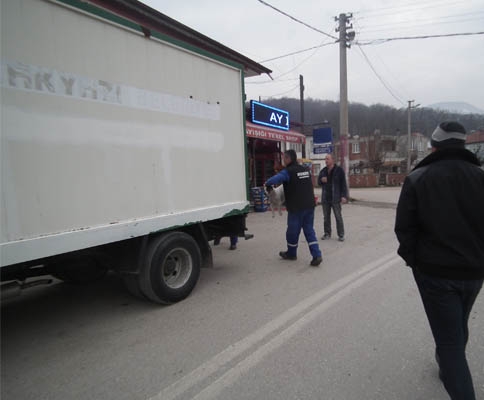 Otomobilin Çarptığı Köpeğe Vatandaş Sahip Çıktı