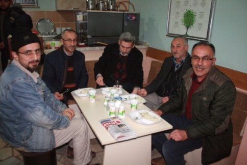 Taşburun Sosyal Yardımlaşma Derneğinden Umrecilere  Yemek