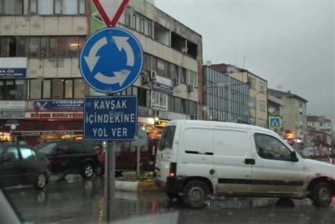 Bu Trafik İşaretini Dikkate Alan Yok