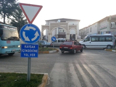 Bu Trafik İşaretini Dikkate Alan Yok