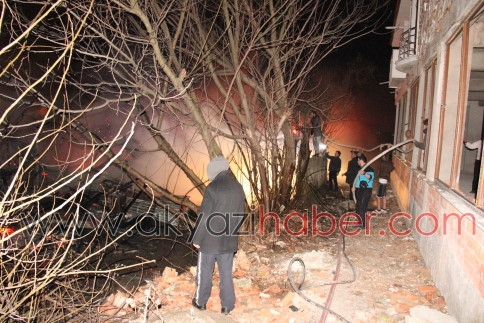 Akminare'de Ahırda Yangın Çıktı Dört Hayvan Telef Oldu