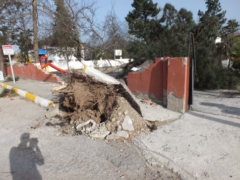 Kuzuluk'ta Şiddetli Lodos Hayatı Olumsuz Etkiliyor