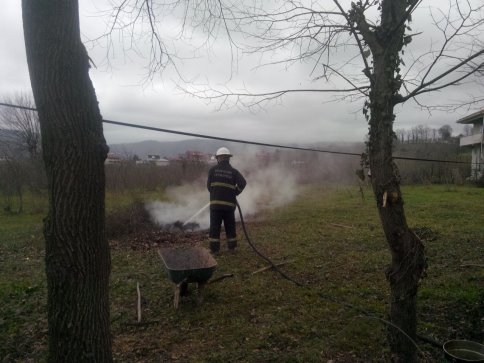 Bahçede Yakılan Ateş Paniğe Neden Oldu