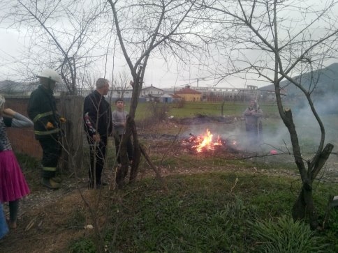 Bahçede Yakılan Ateş Paniğe Neden Oldu