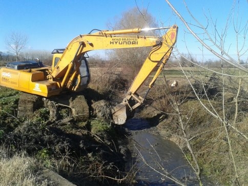 Dere Yataklarında Sel Önleyici Temizlik Çalışmaları Sürüyor