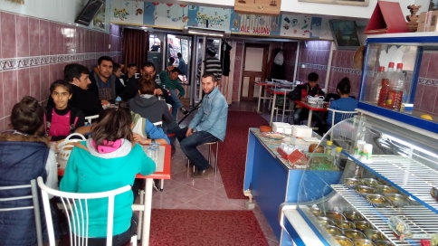 Şanlıurfa'dan Gelen 16 Atletizm Sporcusu Akyazı'da Kahvaltı Yaptı