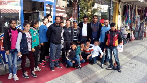 Şanlıurfa'dan Gelen 16 Atletizm Sporcusu Akyazı'da Kahvaltı Yaptı