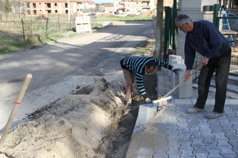 İnönü Mahesinde Kilitli Parke ve Yol Genişletme Çalışmaları Tamamlanıyor