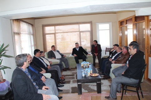 MHP Akyazı ilçe teşkilatı muhtarlar derneğini ziyaret etti.