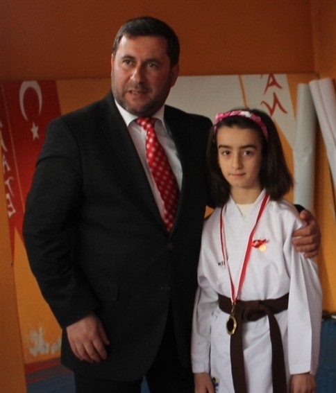 Milletvekili Aday Adayı Şampiyonları Altınla Ödüllendirdi