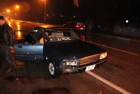 Yaşlı kadına araba çarptı