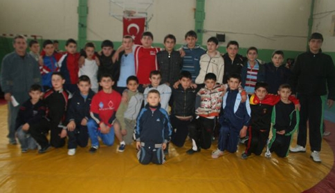 Akyazılı Güreşçilerin Büyük Başarısı