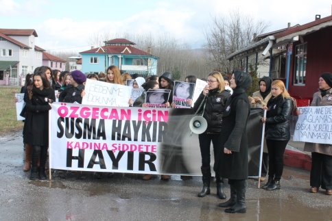 Akyazı'da Şiddete Tepki Yürüyüşü