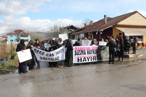 Akyazı'da Şiddete Tepki Yürüyüşü