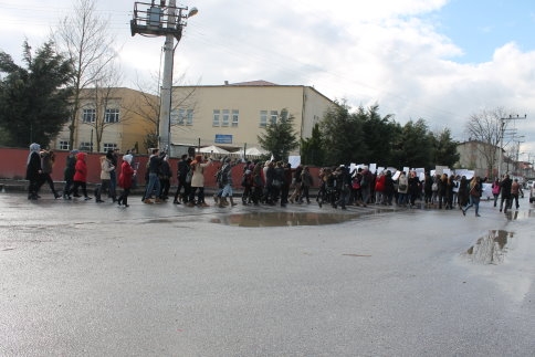 Akyazı'da Şiddete Tepki Yürüyüşü